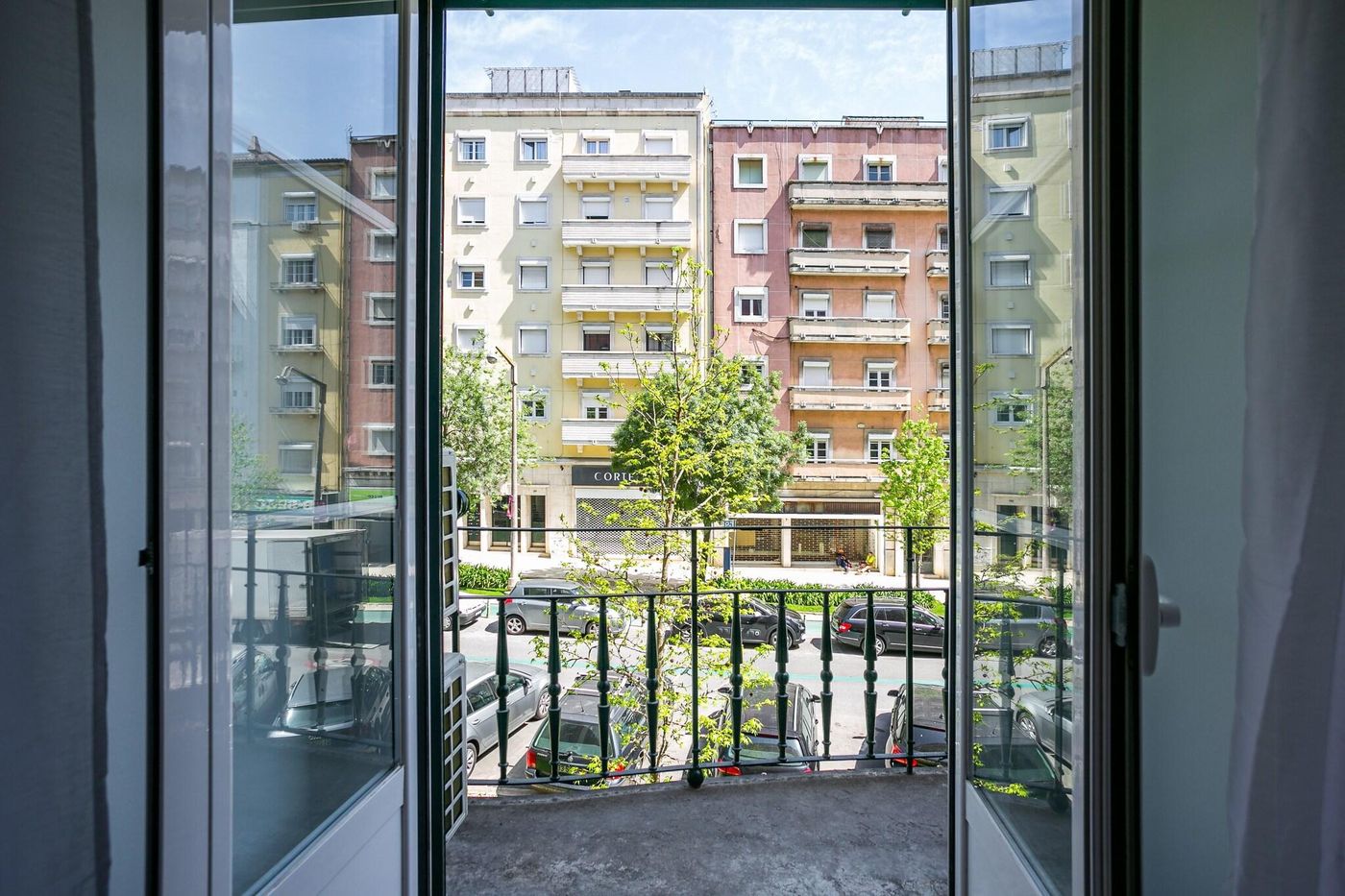 Home-Out-Rooms---Apartments-Room-4