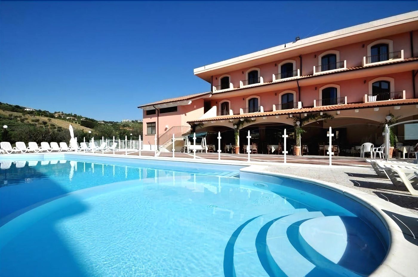 Hotel-Villa-Elena-Sports-and-Entertainment-1