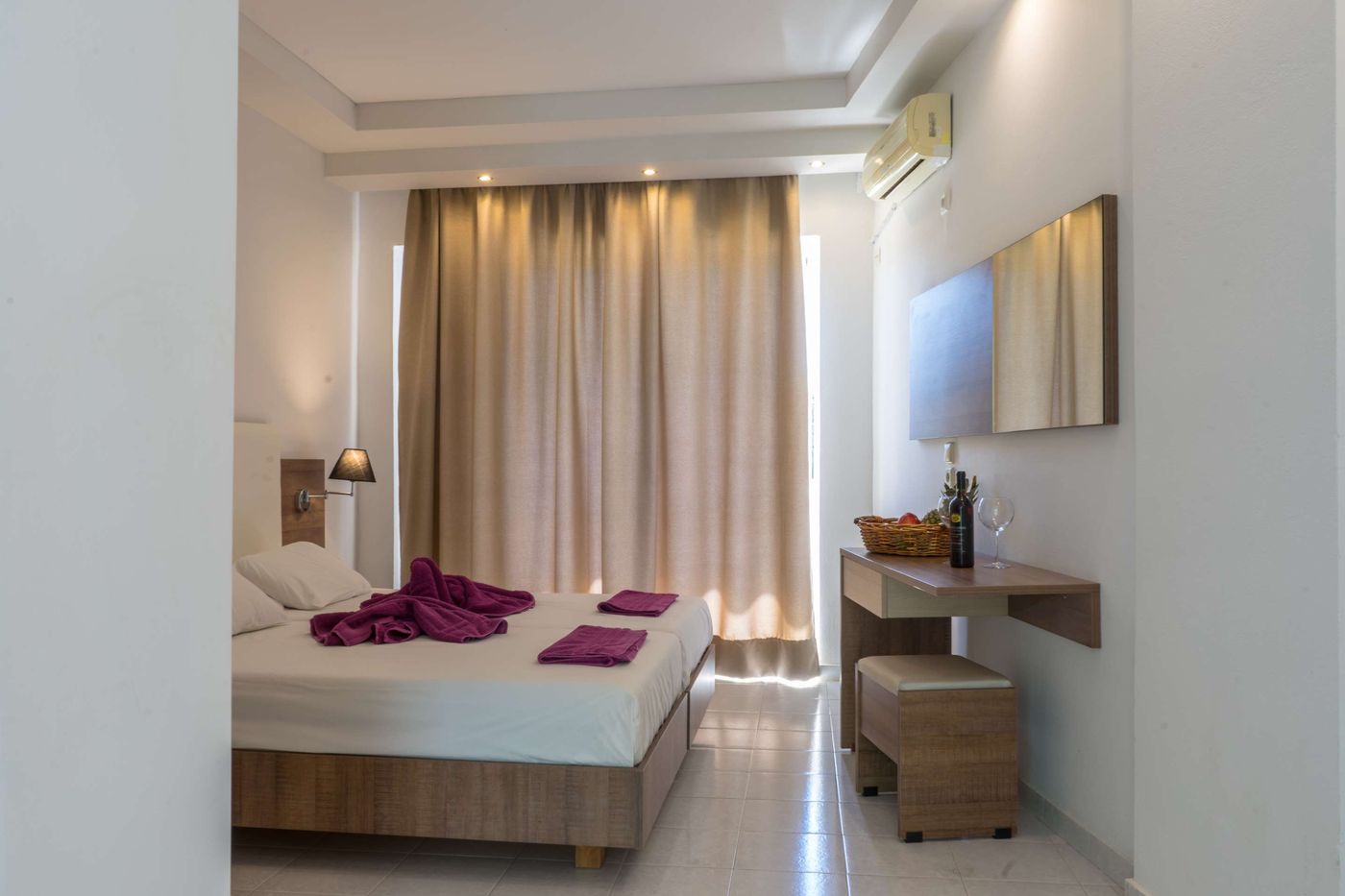 Stamos-Hotel-Room-29