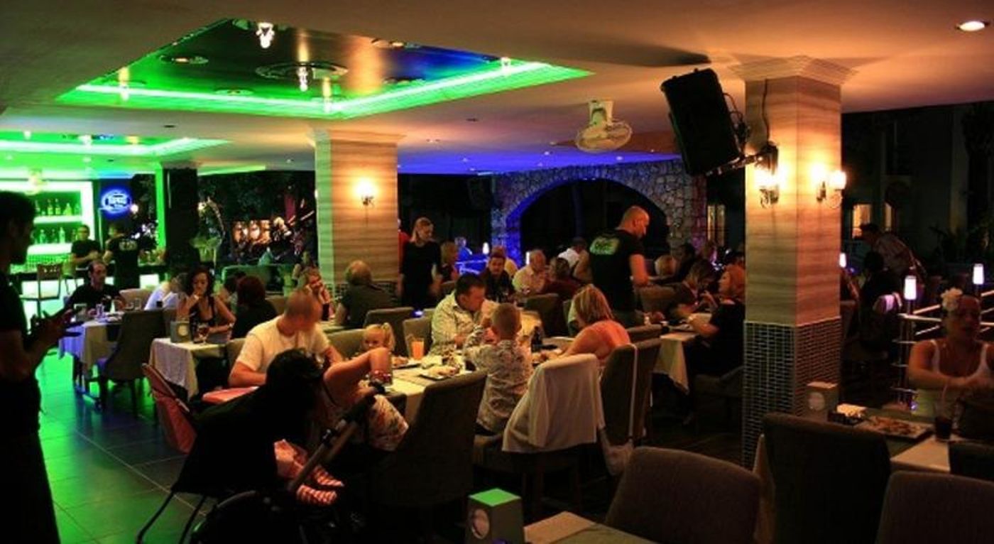 Club Dante Apartments