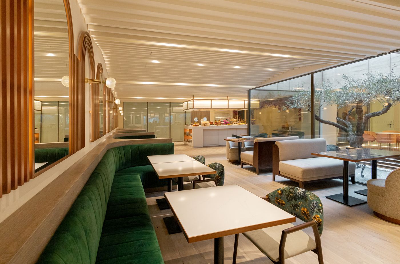 Luster-Hotel-Restaurant-13