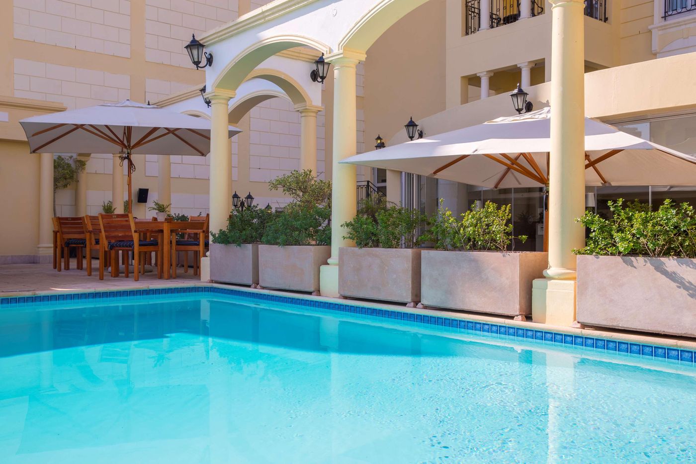 Radisson-Blu-Le-Vendome-Pool-1