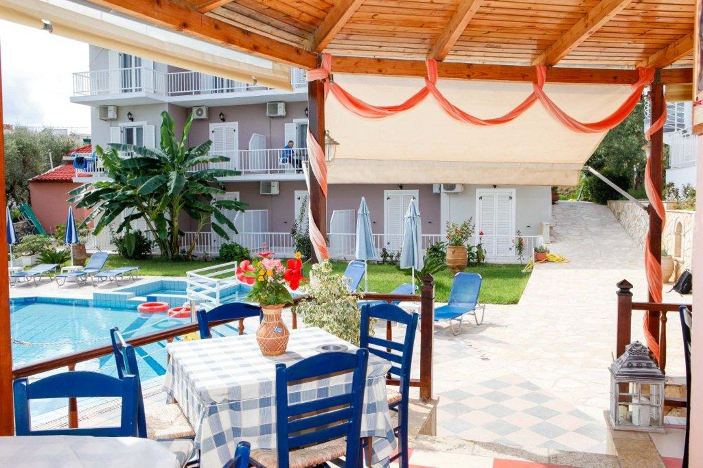 Amoudi Studios and Apartments