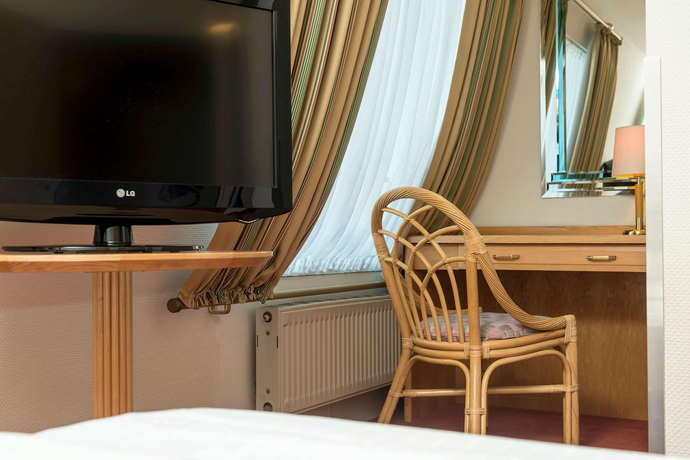 TRYP-by-Wyndham-Koeln-City-Centre-Room-9