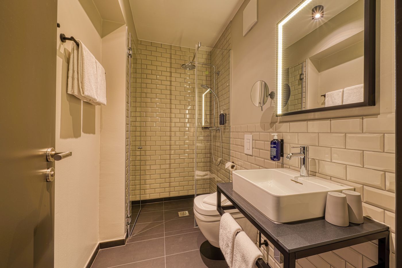 NYCE-Hotel-Bonn-Trademark-Collection-by-Wyndham-Room-37