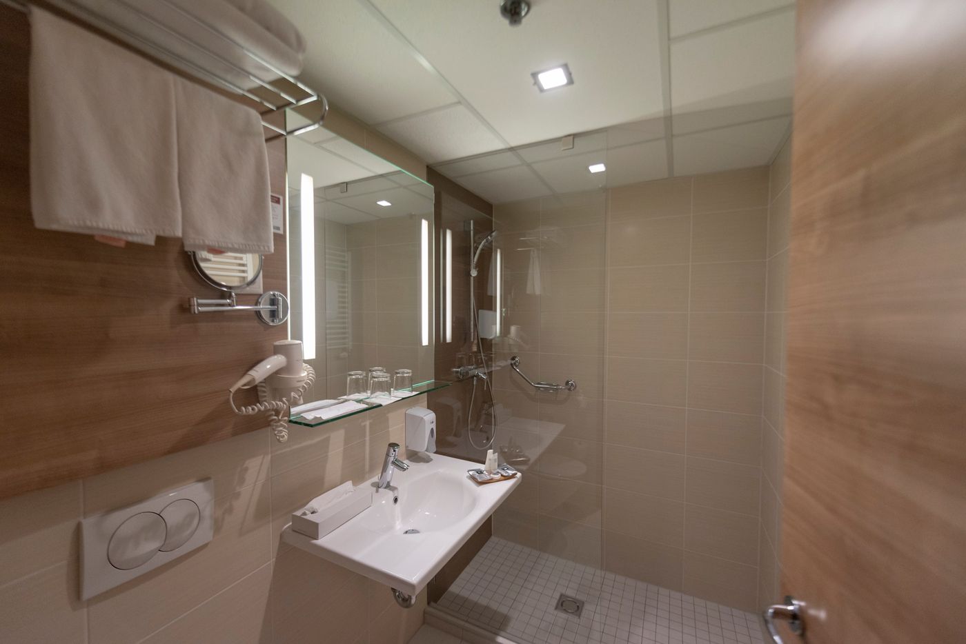 Expo-Congress-Hotel-Room-28