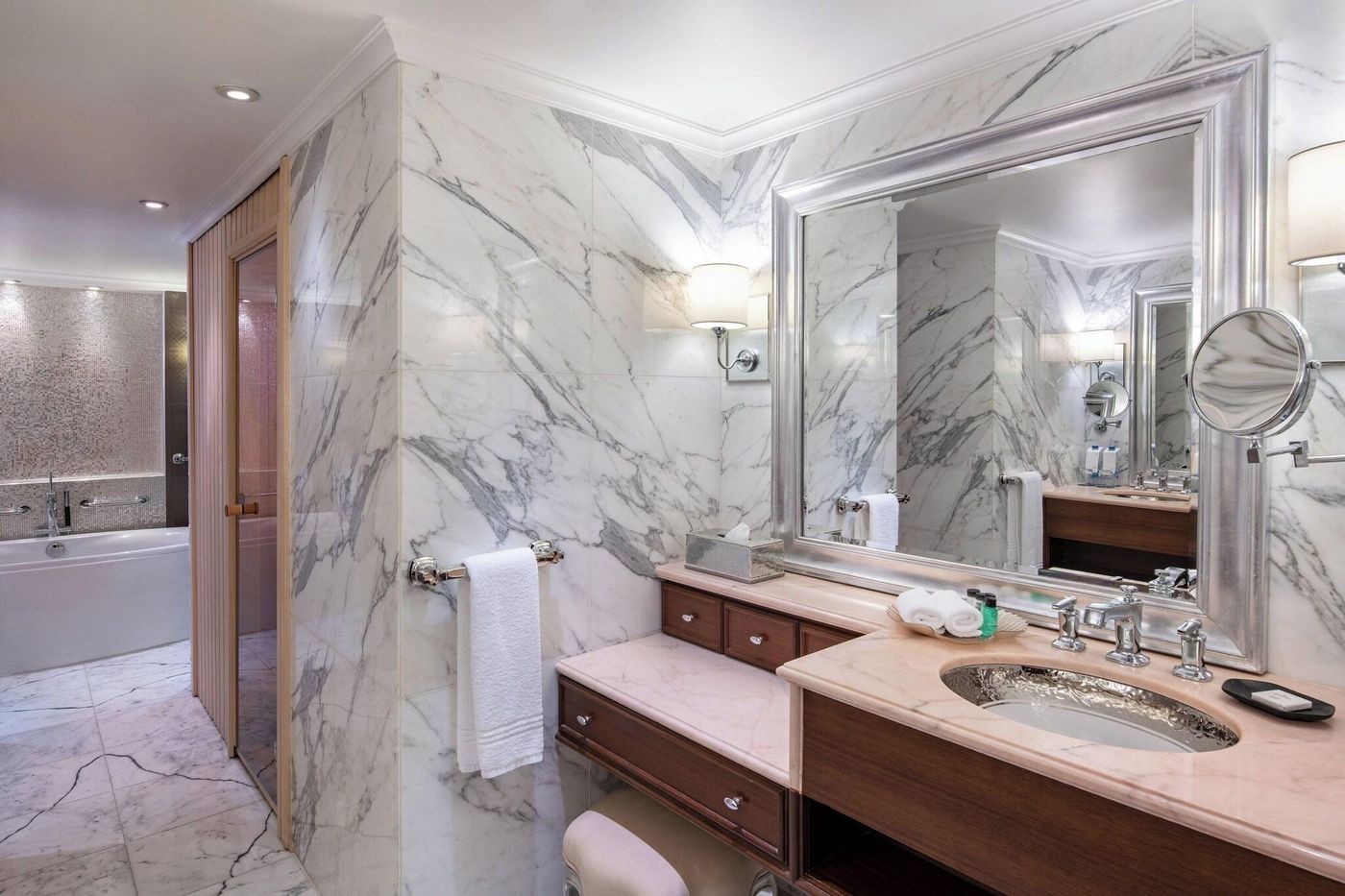 Sheraton-Dubai-Creek-Hotel-and-Towers-Room-47