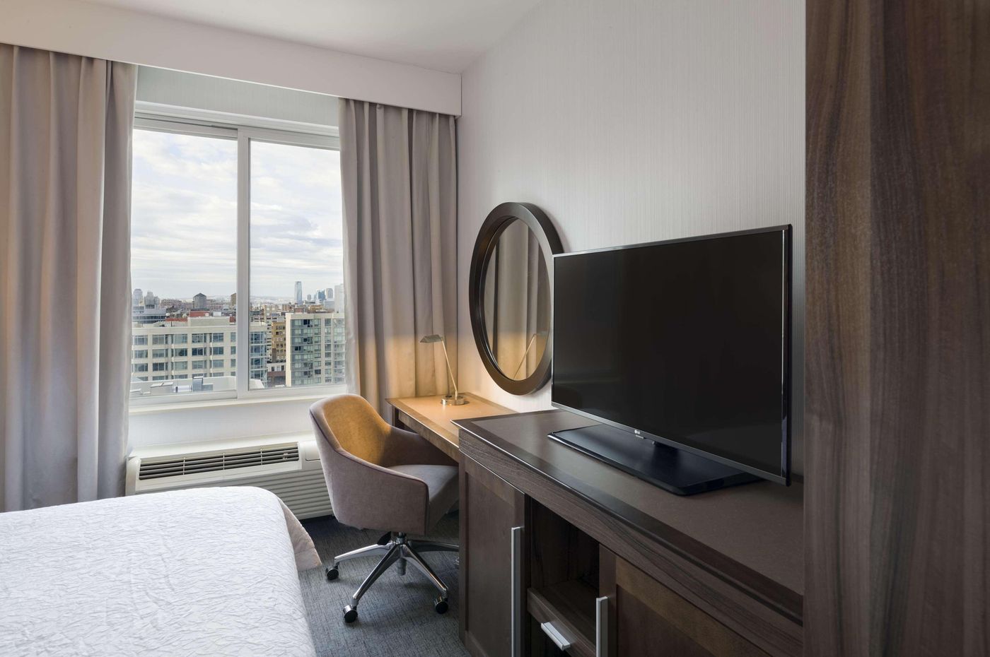 Hampton-Inn-Manhattan-Times-Square-South-Room-3