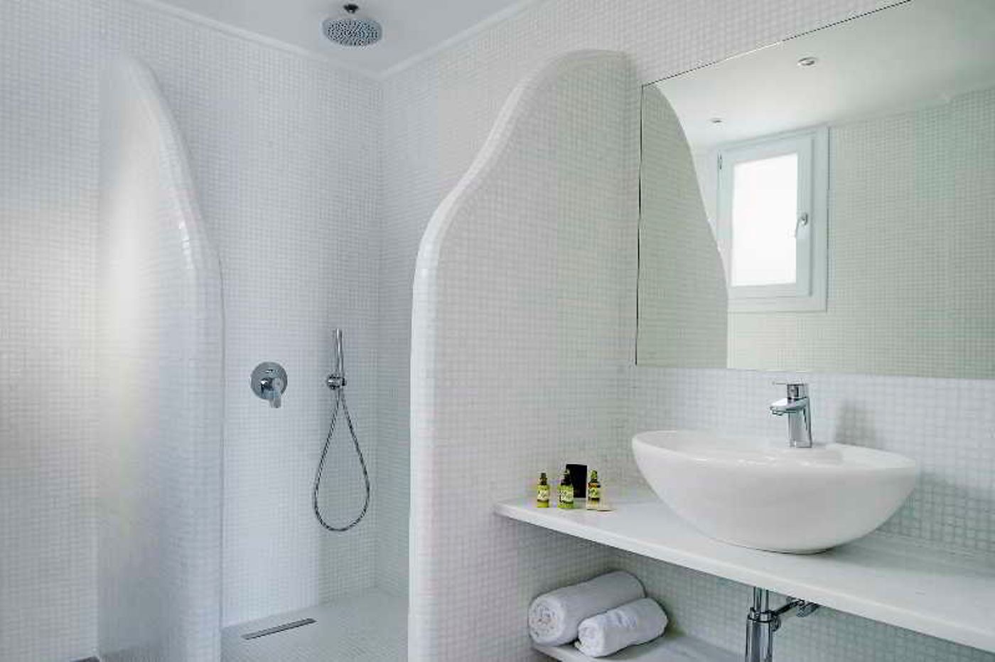 Acroterra-Rosa-Luxury-Suites-Room-16