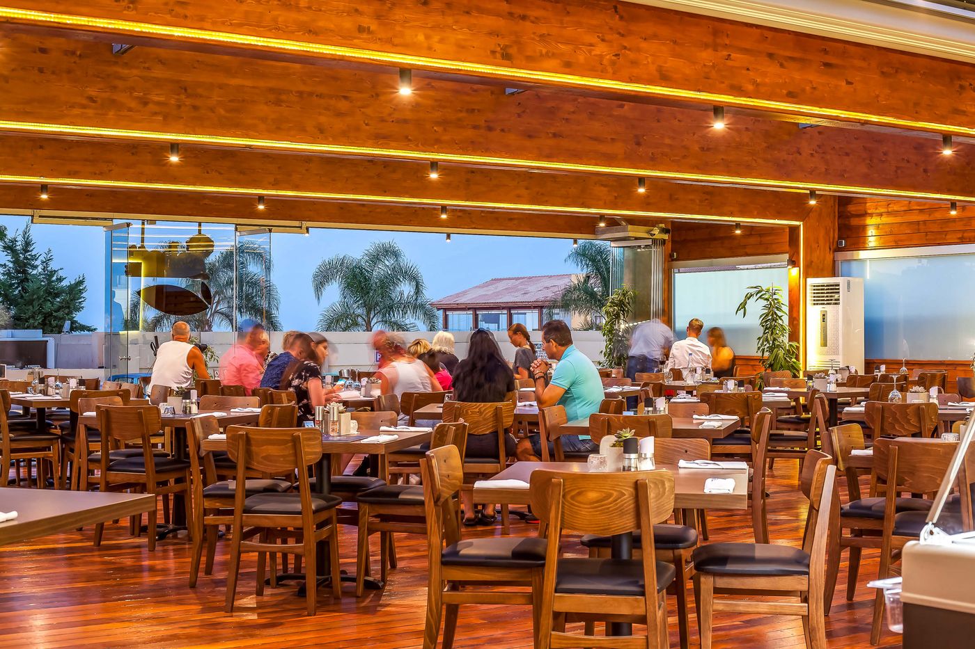 Sunny-Days-Apartments-Restaurant-53