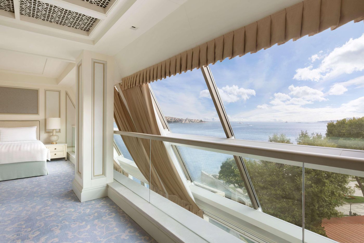 Shangri-La-Bosphorus--Istanbul-Room-40