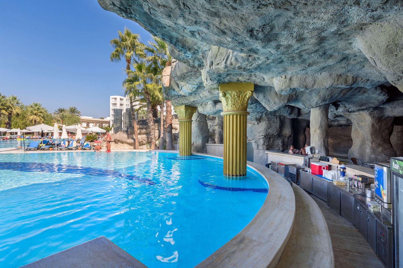 Seven-Seas-Hotel-Blue-Bar-3