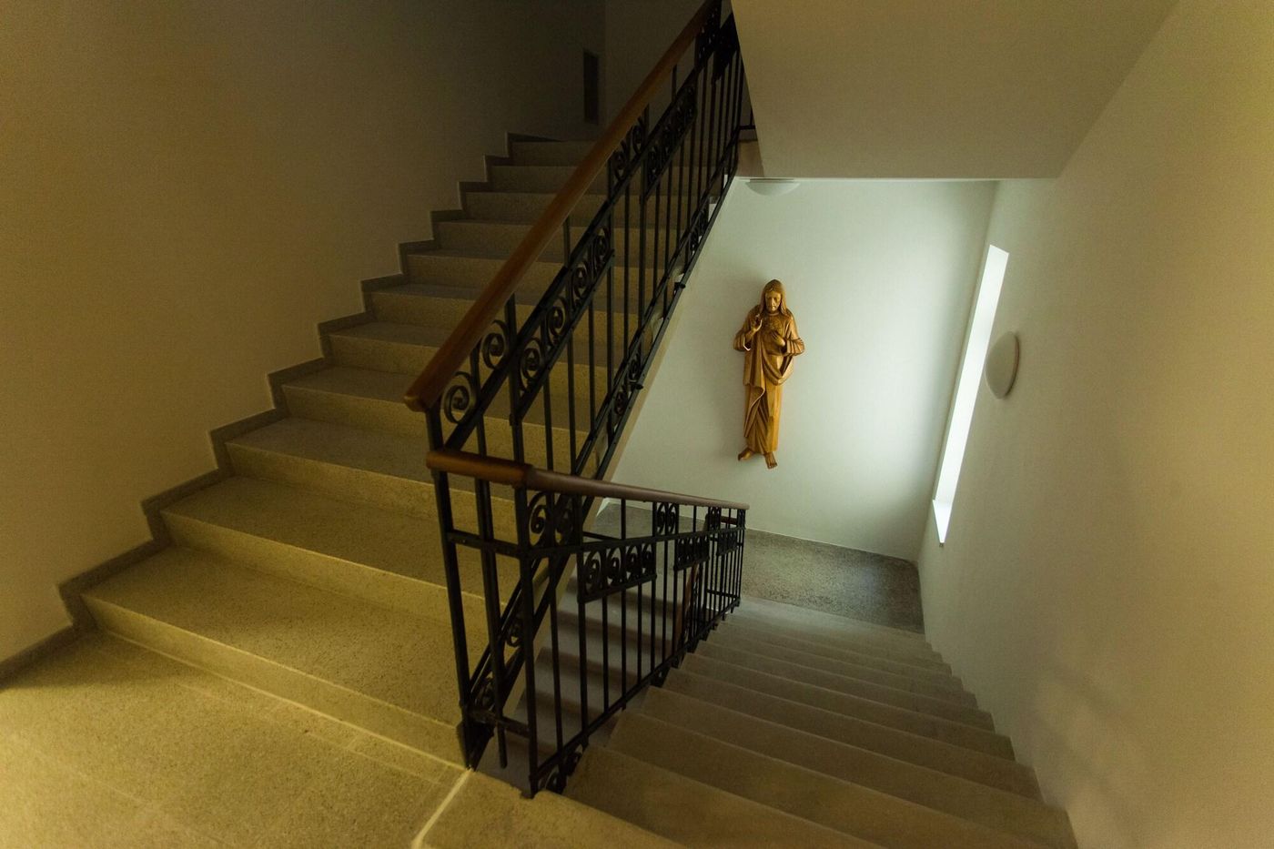 Centrum Salvator-Slovakia-BRATISLAVA-Lobby-8