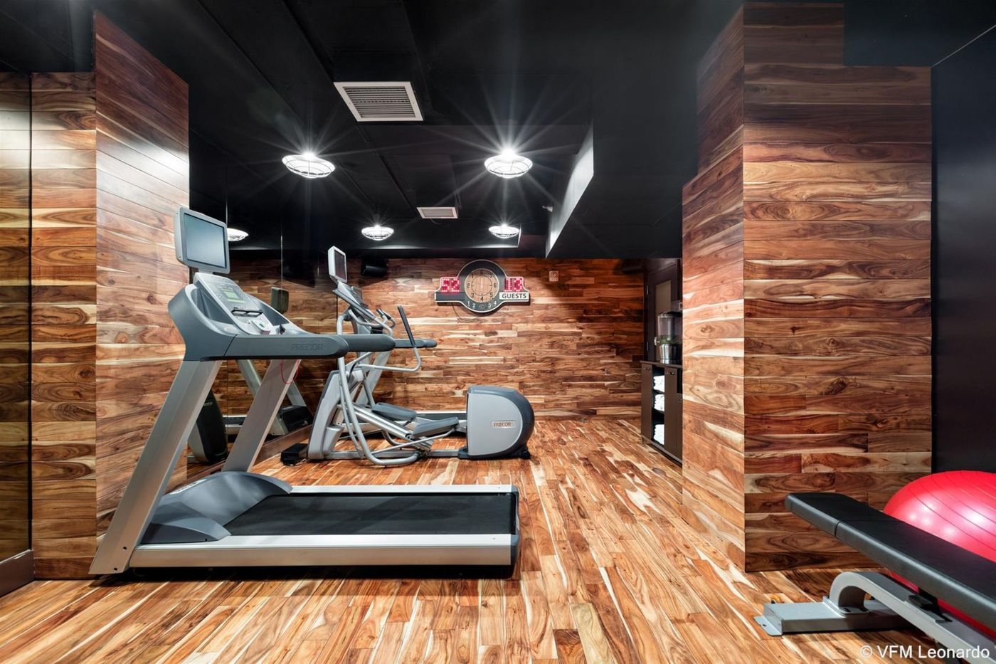 Walker-Hotel-Greenwich-Village-Sports-and-Entertainment-23