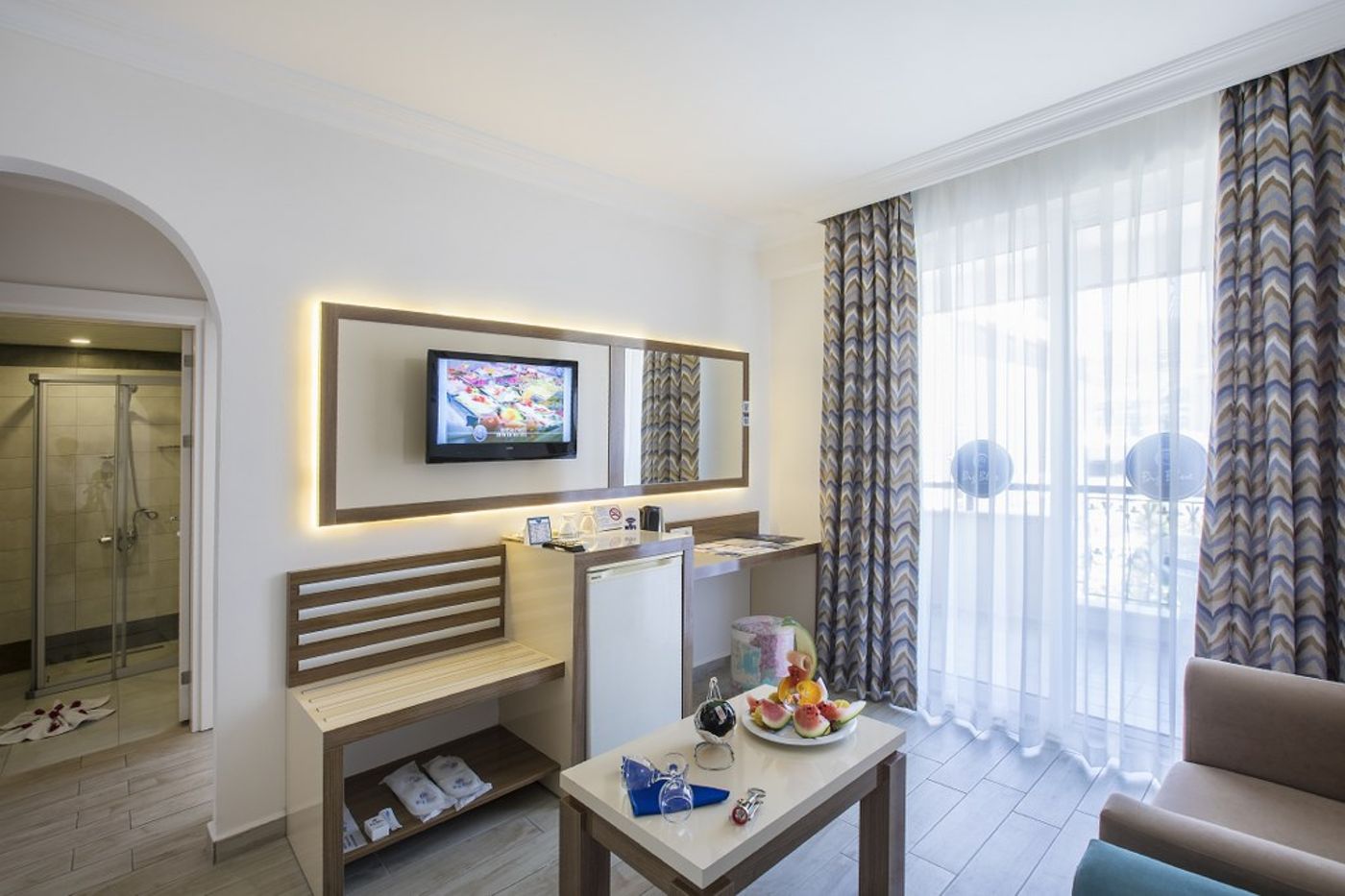 Big-Blue-Suite-Hotel-Room-25