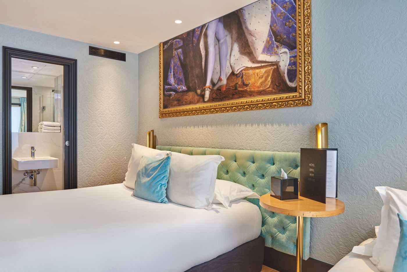 Hotel-Eiffel-Petit-Louvre-Room-2