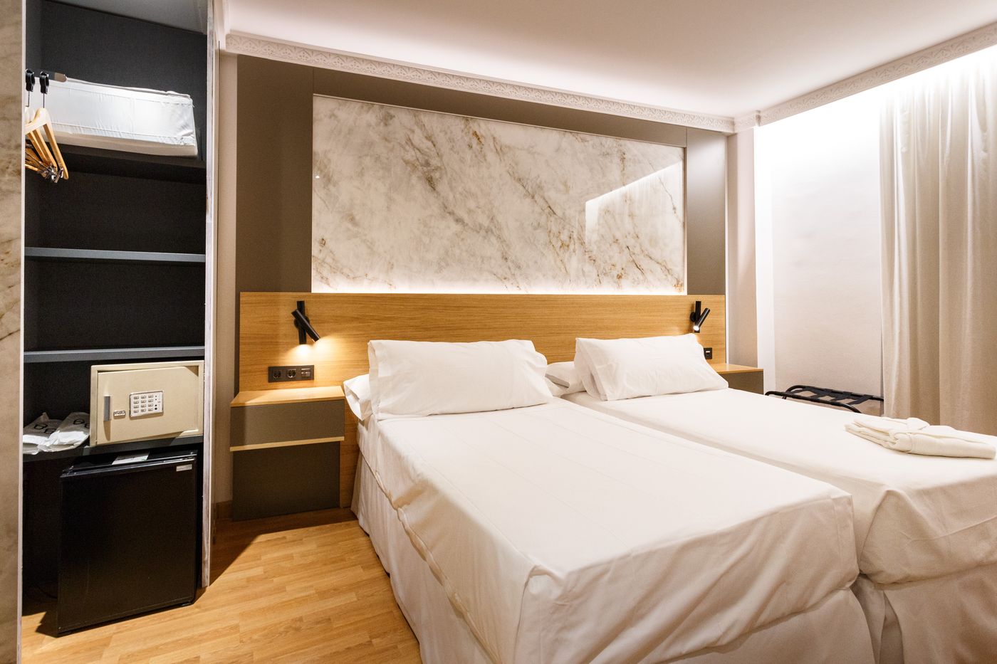 Dauro Premier-Spain-GRANADA-Room-9