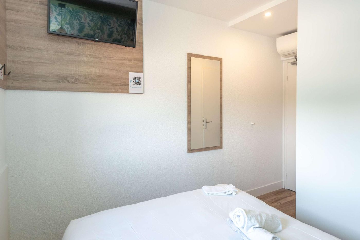 KYRIAD DIRECT TOULON OUEST - La Seyne sur Mer-France-La Seyne-sur-Mer-Room-8