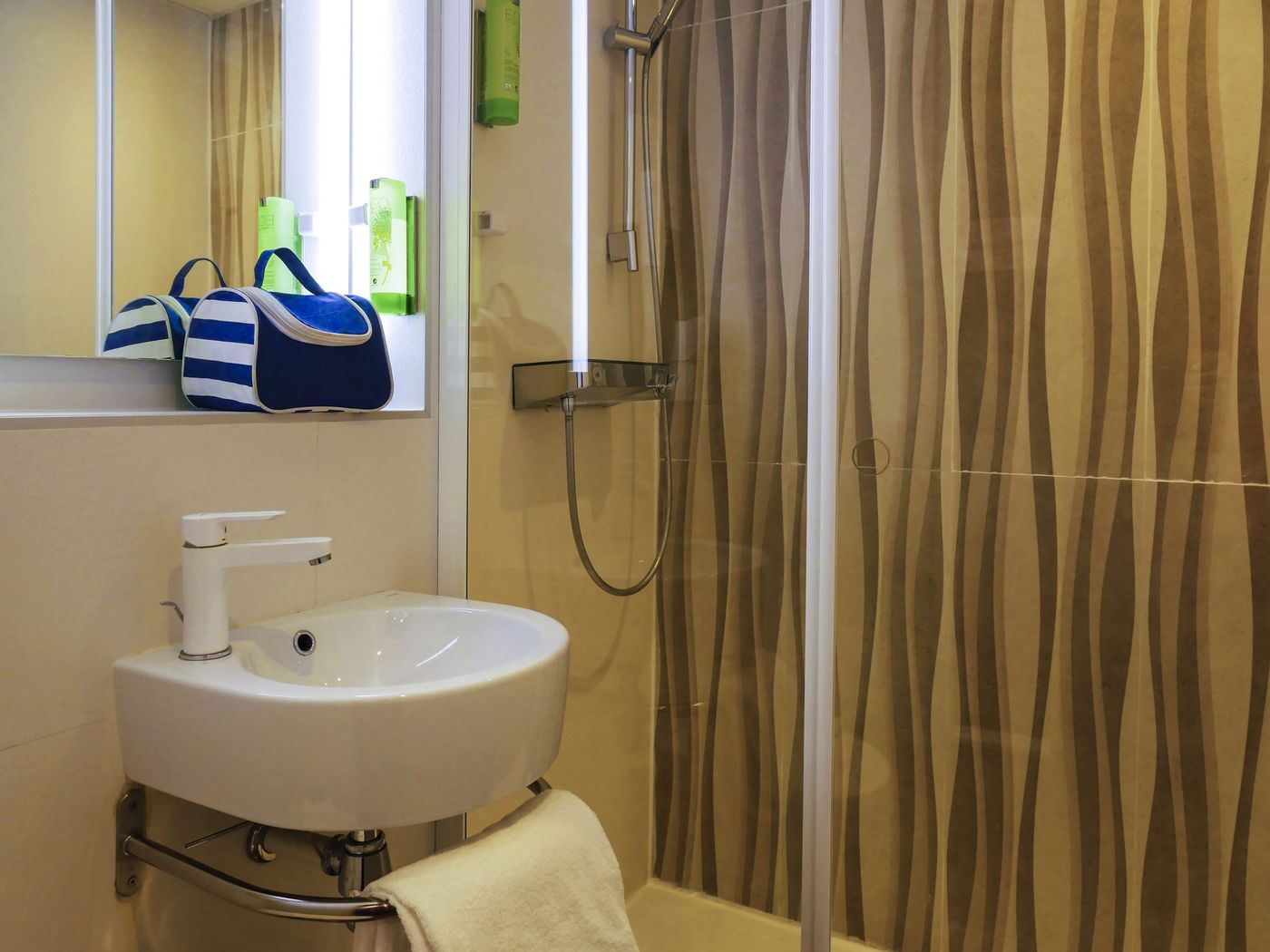 Greet Hotel Marseille Provence Aéroport-France-VITROLLES-Room-6