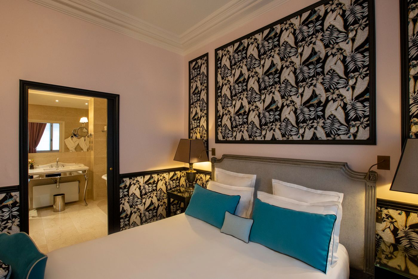 West-end-Paris-Room-60