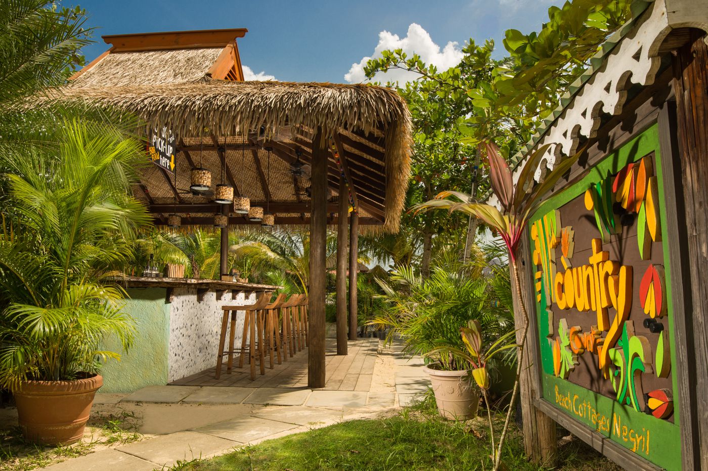 Country-Country-Hotel-Bar-4