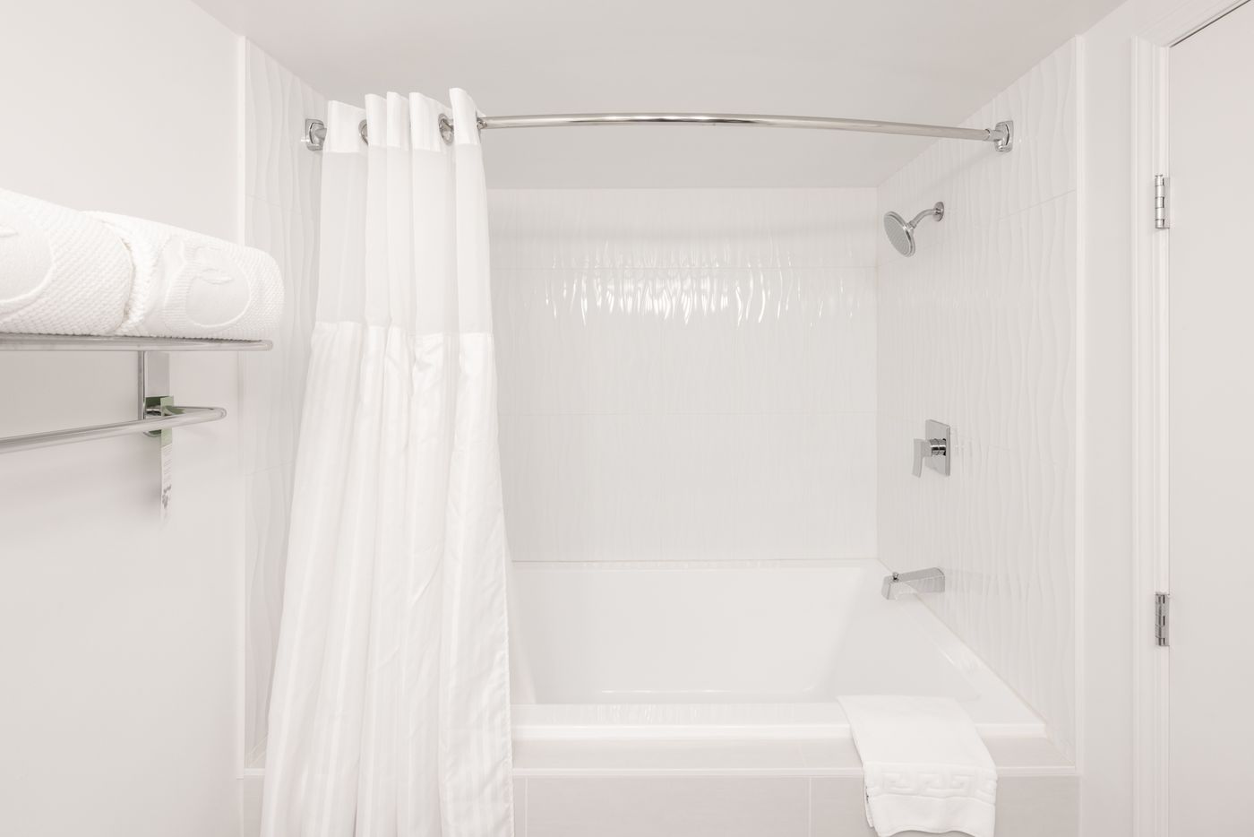 Executive-Plaza-Hotel-Conference-Centre-Coquitlam-BC-Room-35