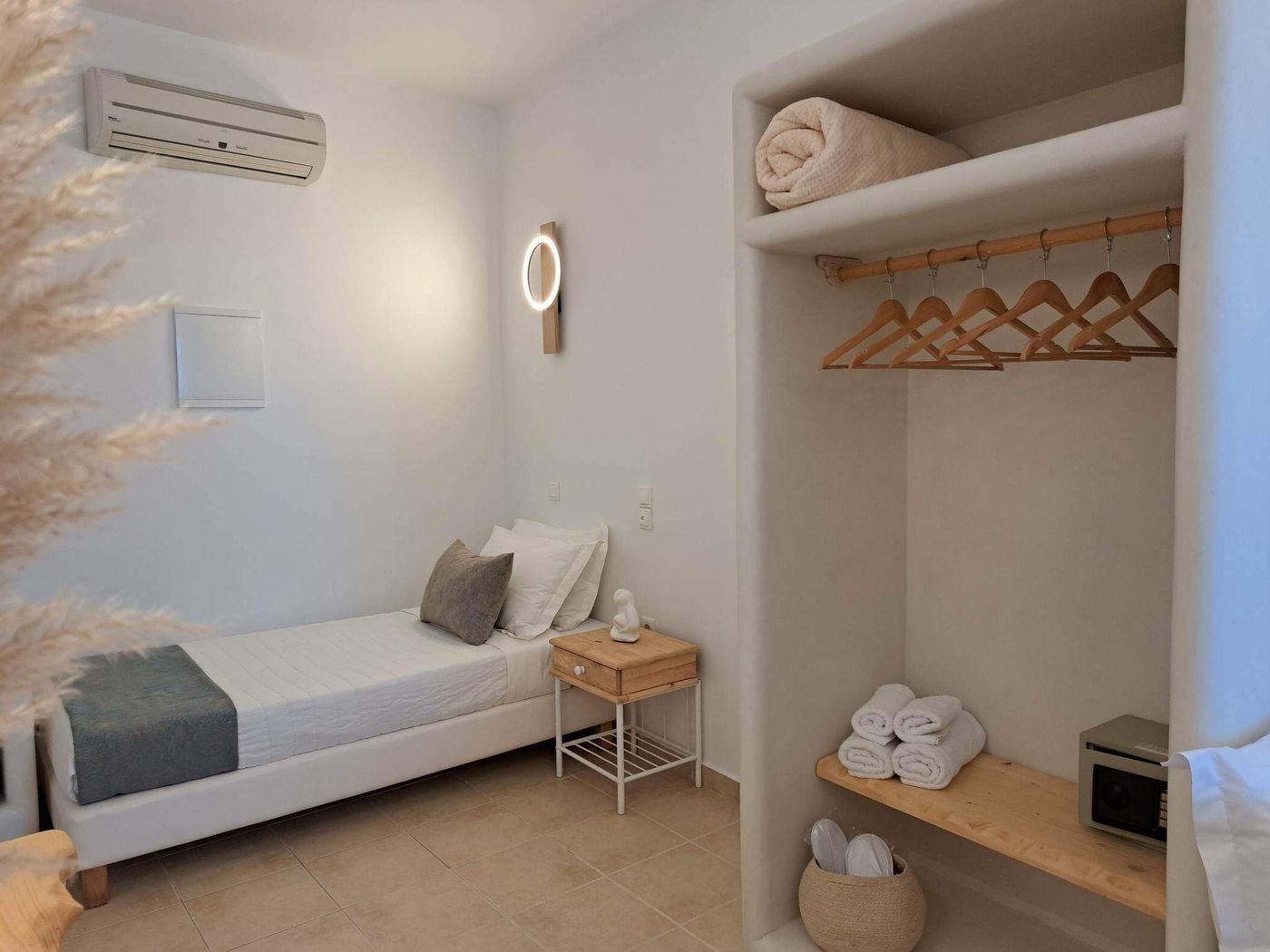 Amerisa-Suites-Room-21