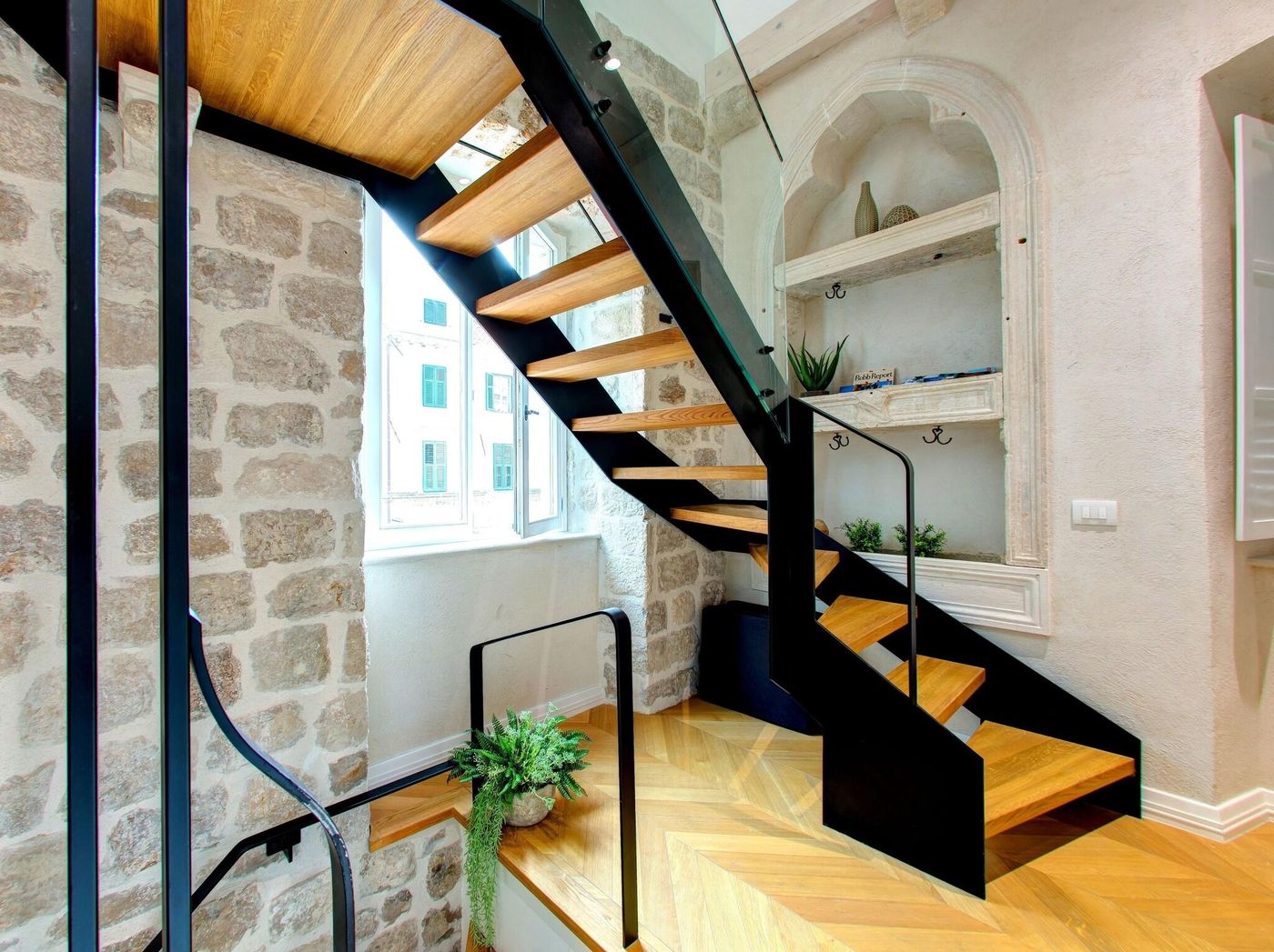 Guesthouse-Forty-Four-Lobby-39