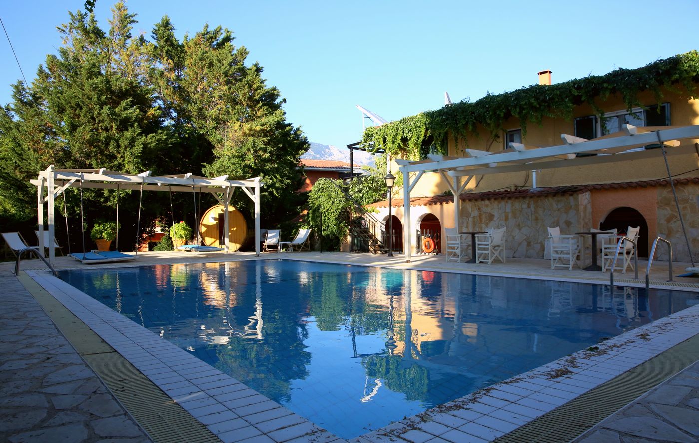 Hotel-Sunrise-Inn-Pool-5