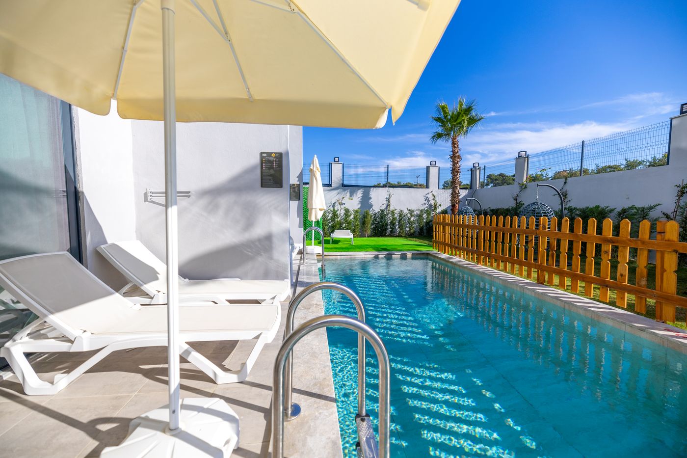 01.05.25 Side Moon Palace