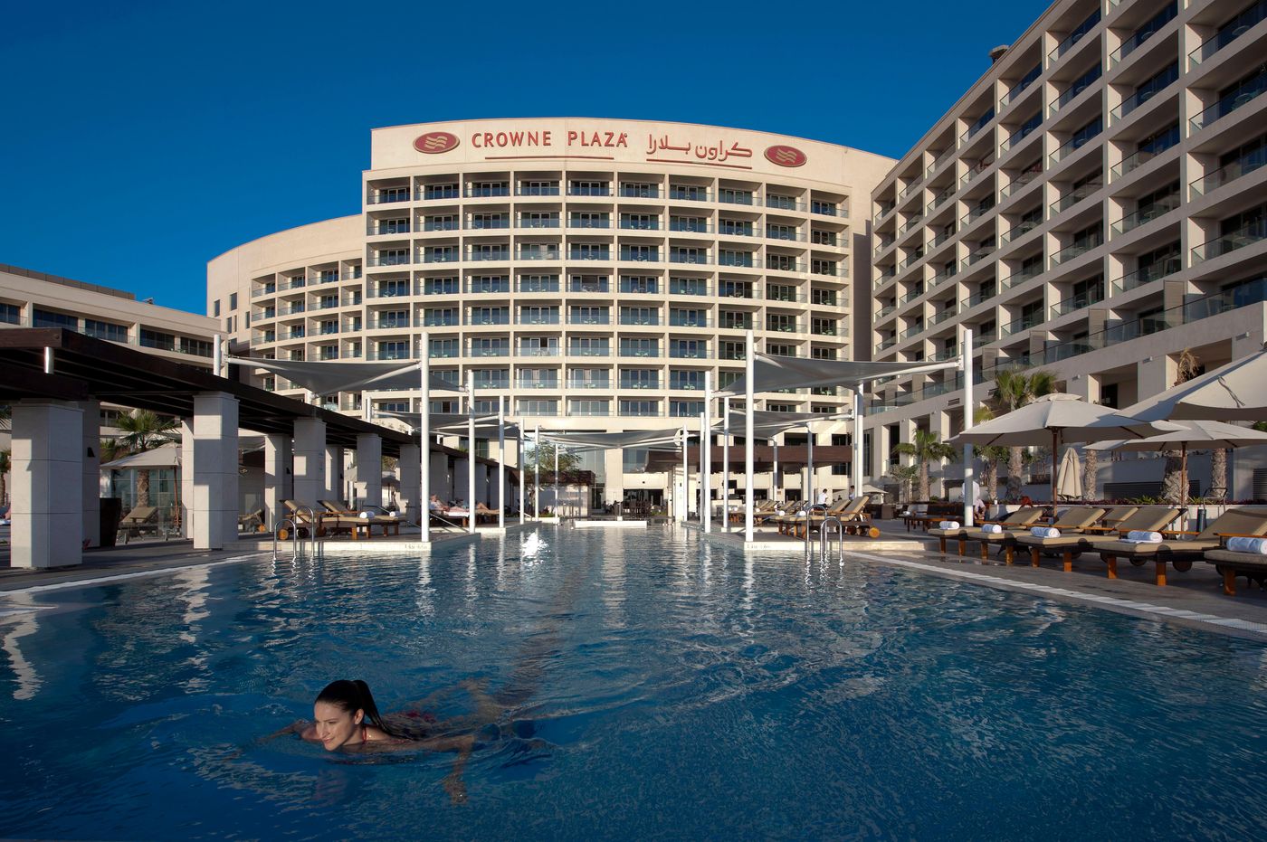 Crowne-Plaza-Hotel-Abu-Dhabi-Yas-Island-Pool-1