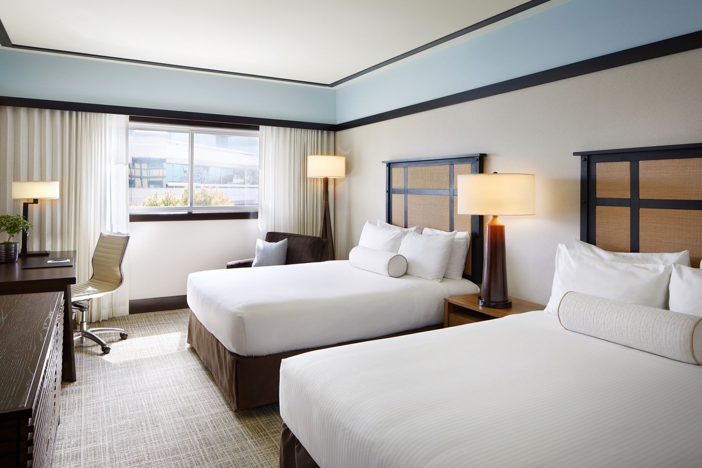 The-Ambrose-Hotel-Room-13