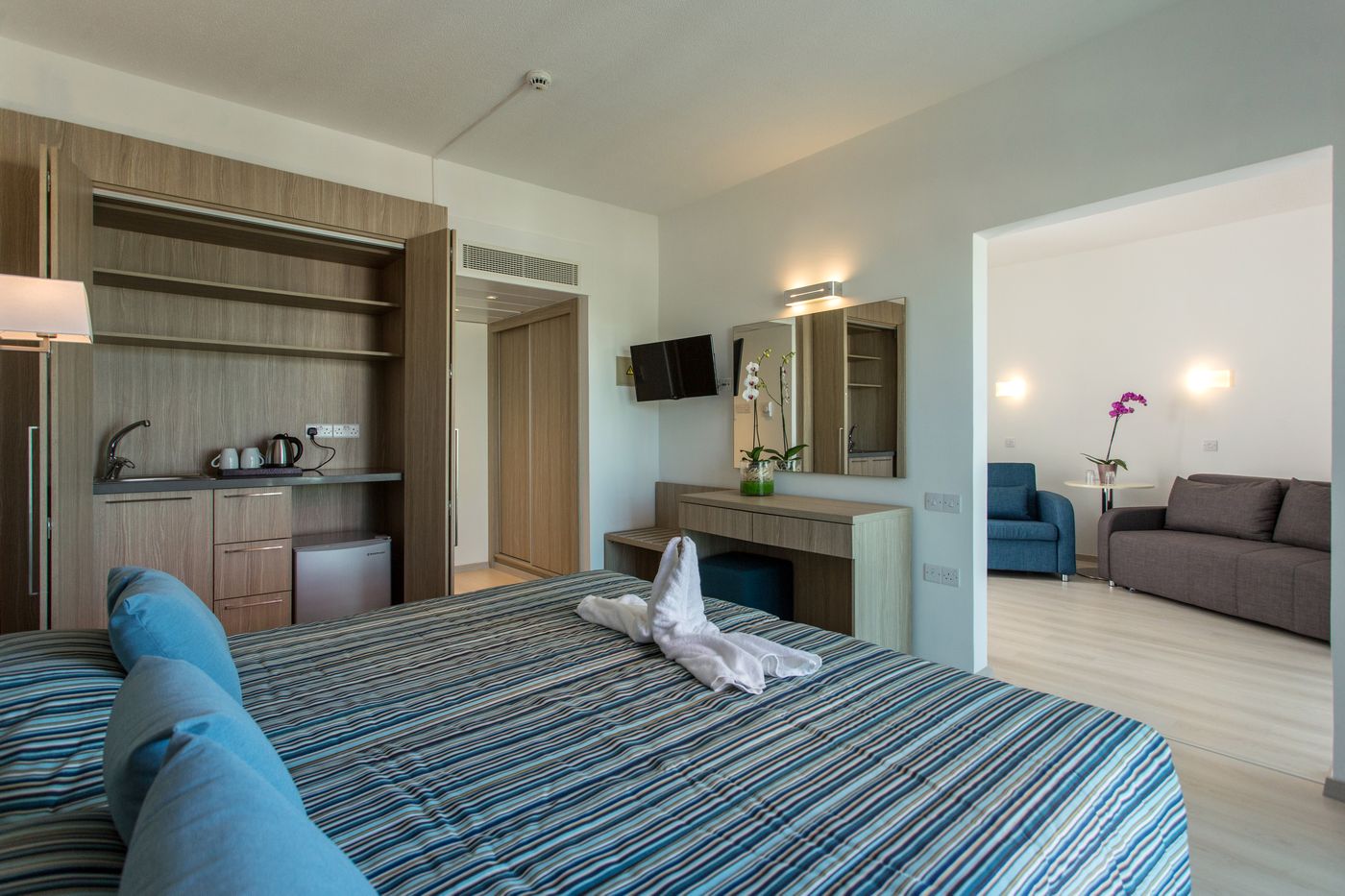 Kapetanios-Bay-Hotel-Room-9