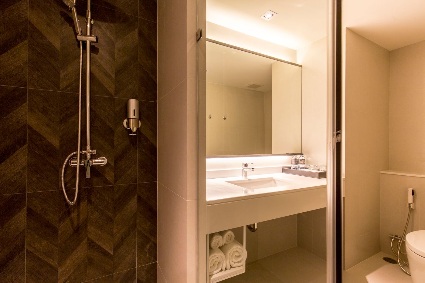 Cross-Vibe-Bangkok-Sukhumvit-Room-56