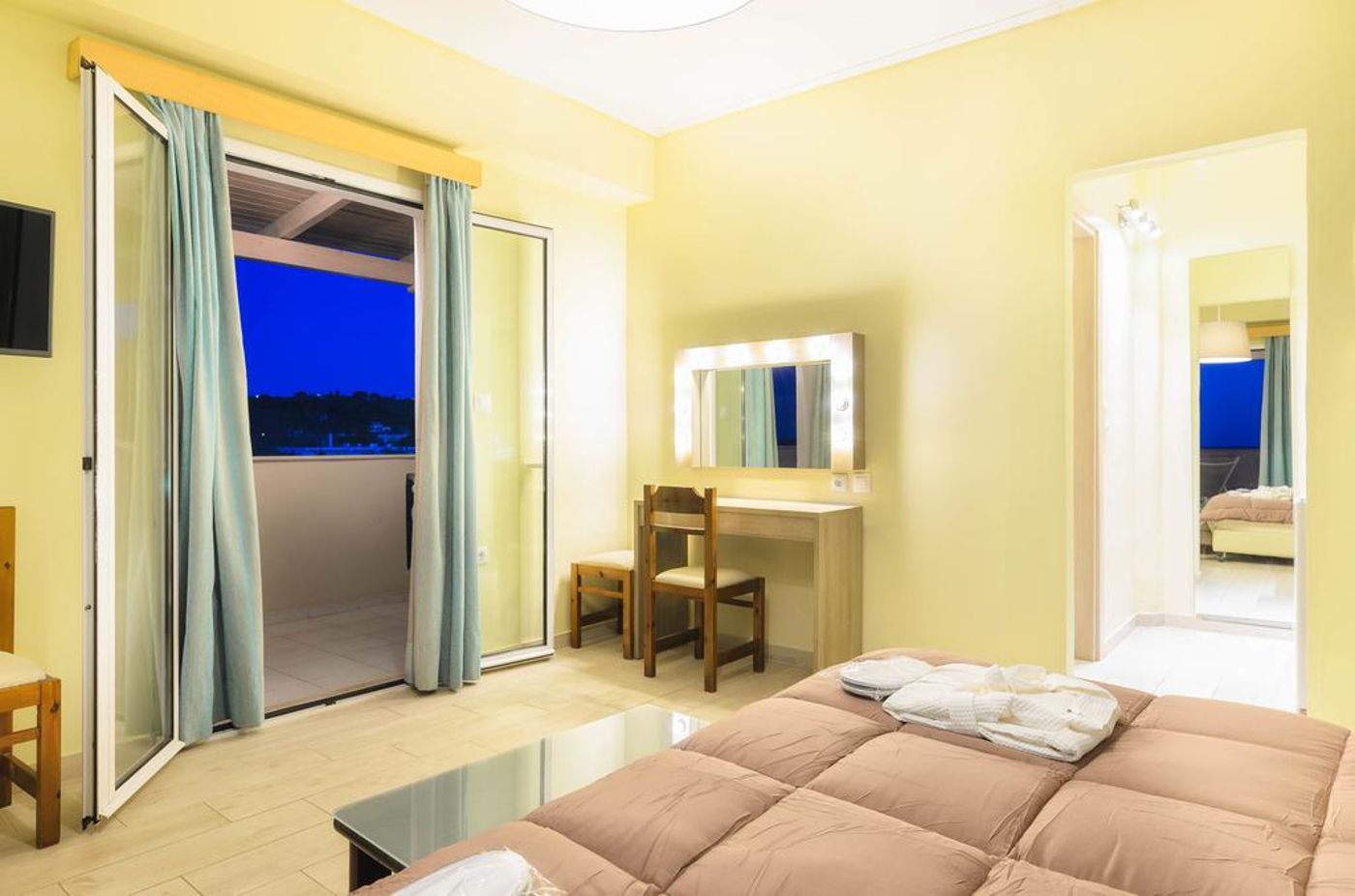 Iakinthos-Tsilivi-Beach-Room-29