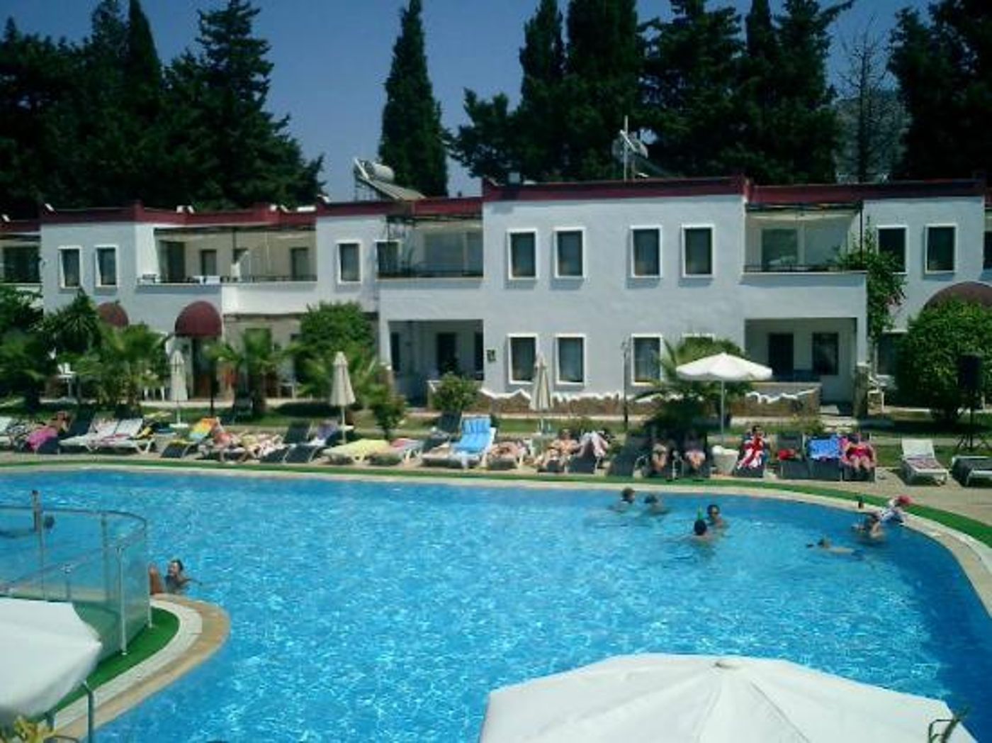 Club Cherry Apartments