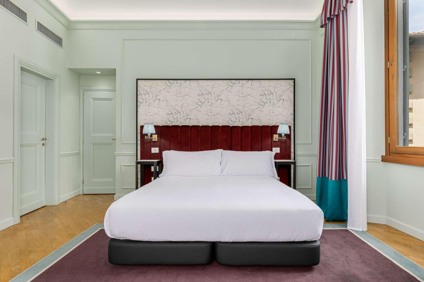 Room-Mate-Isabella-Room-33