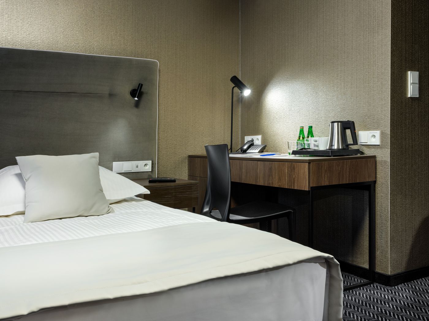 Logos-Hotel-Room-30