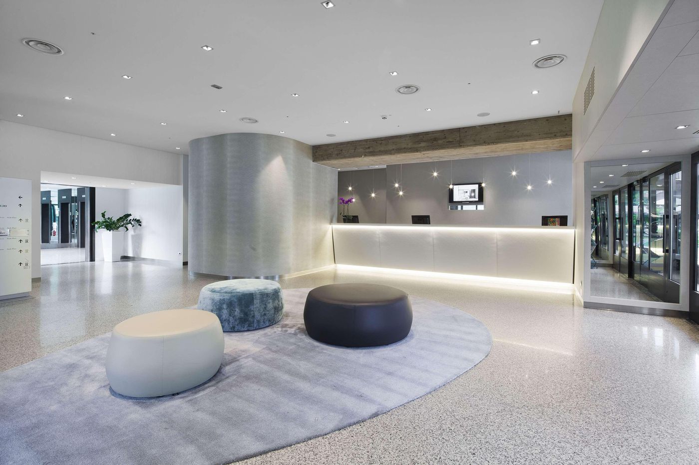 NH-Milano-Congress-Centre-Lobby-16