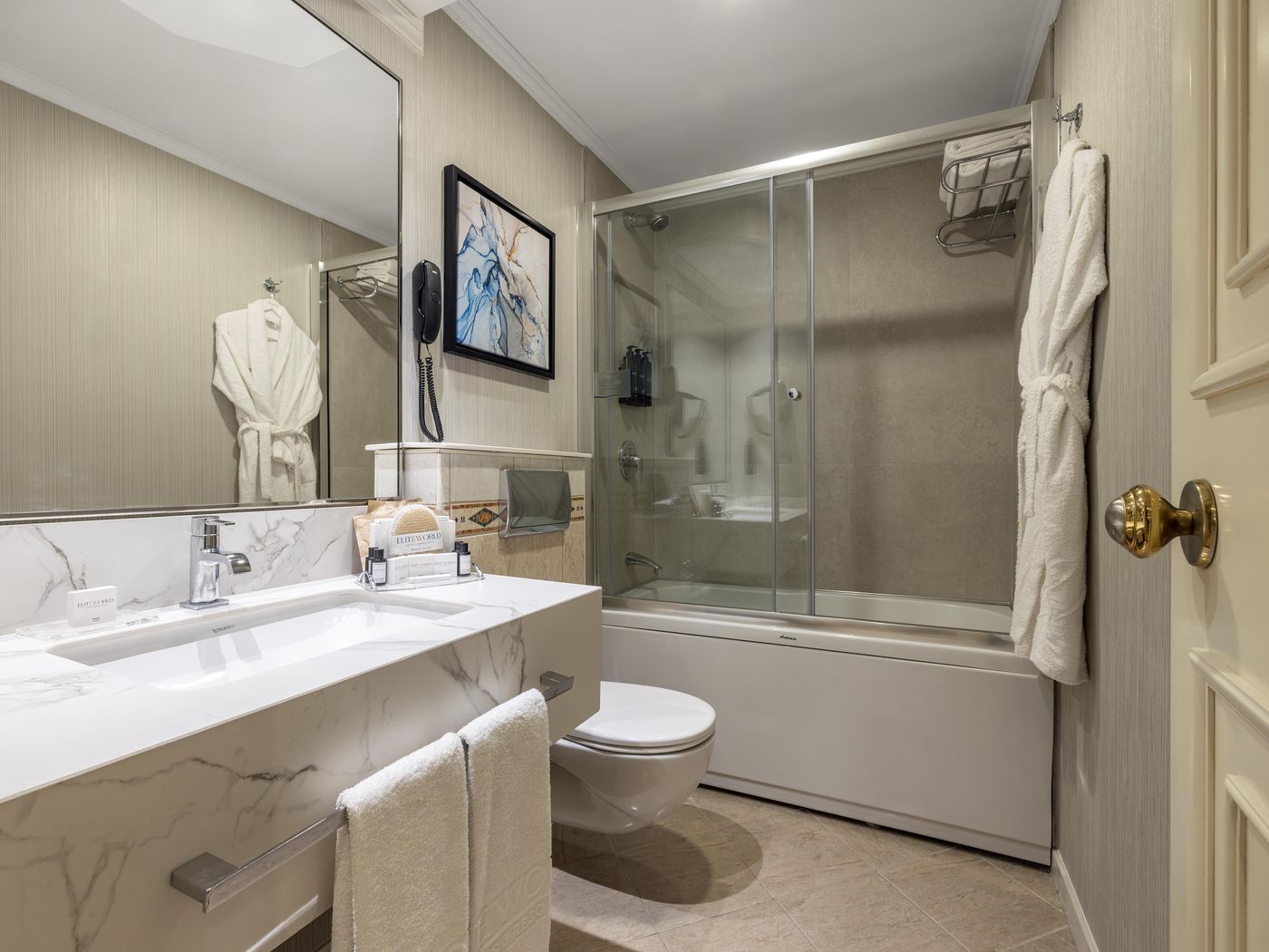 Elite-World-Comfy-Istanbul-Taksim-Hotel-Room-25