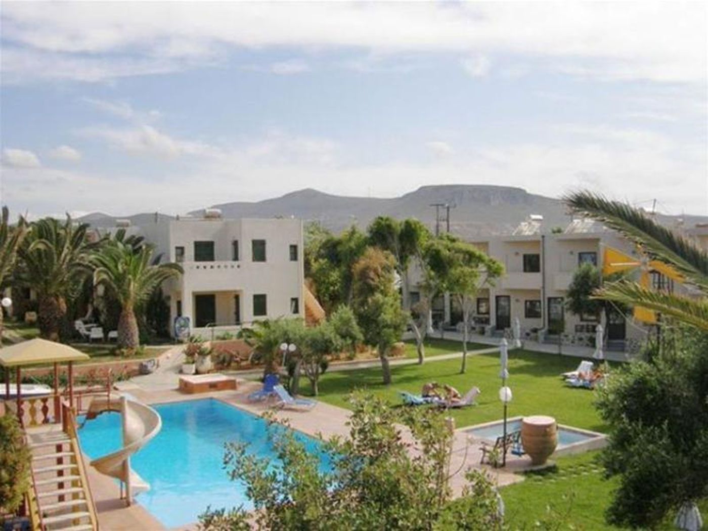 Kritzas-Beach---Bungalows-General-view-3