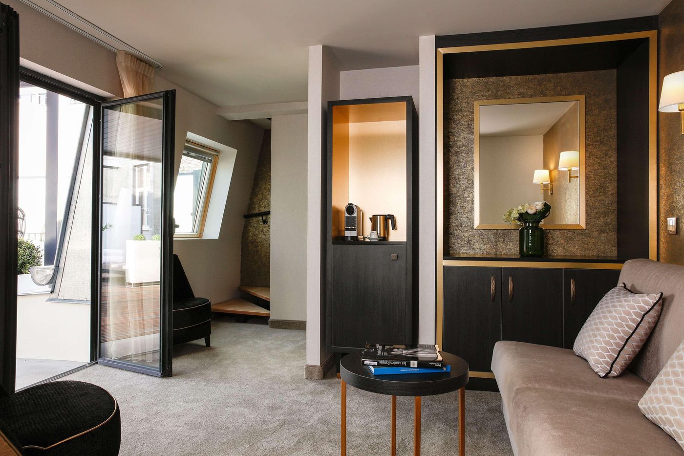 Niepce-Paris-Hotel--Curio-Collection-by-Hilton-Room-1