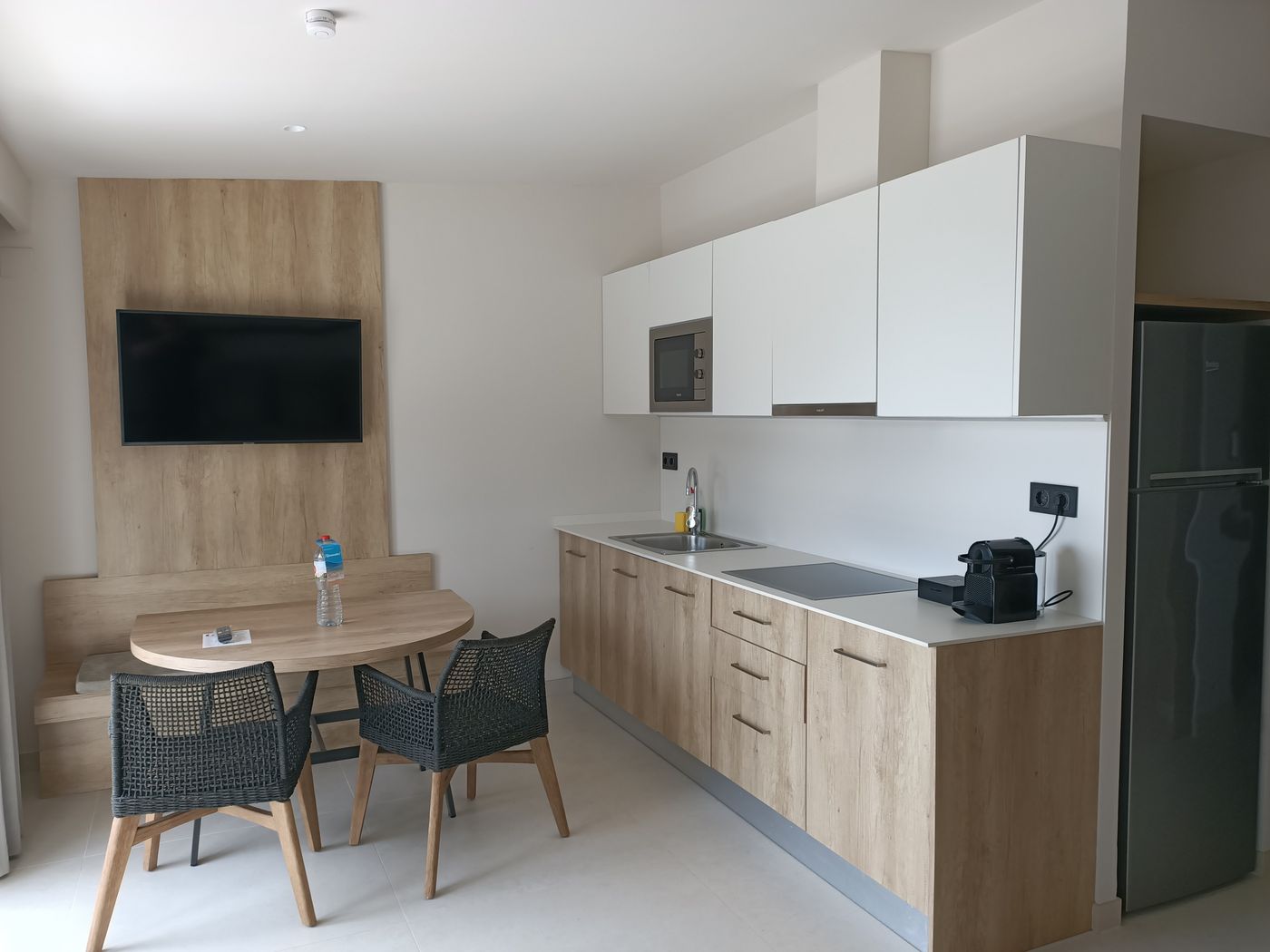 Giverola-Resort-Room-23