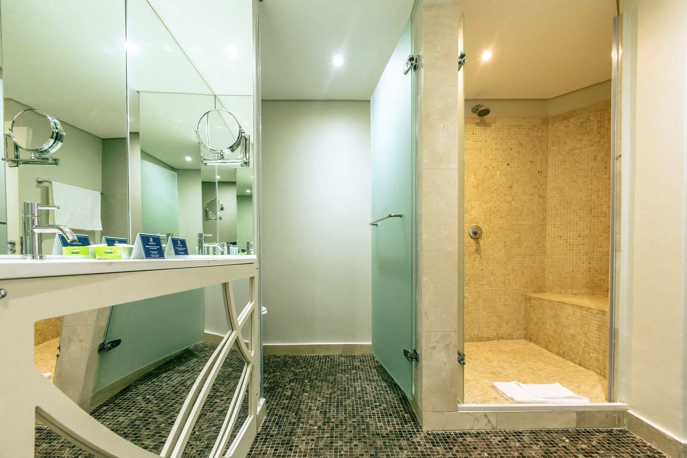 Lagoon-Beach-Room-52