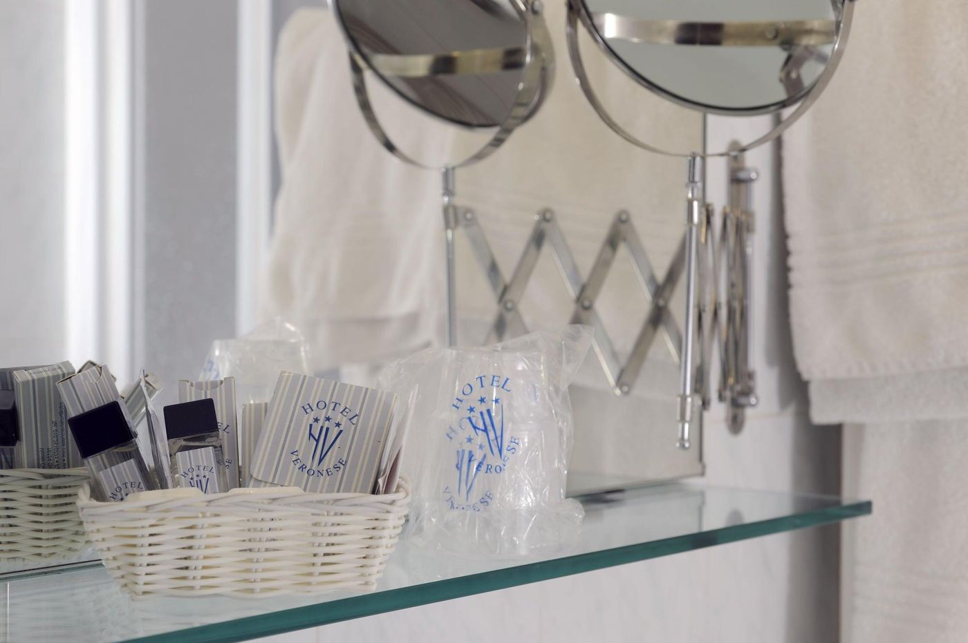 Veronese - Italy - GENOA  - Room - 9