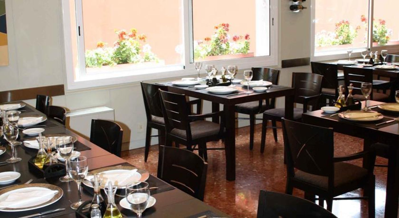 Tres Torres Atiram Hotel