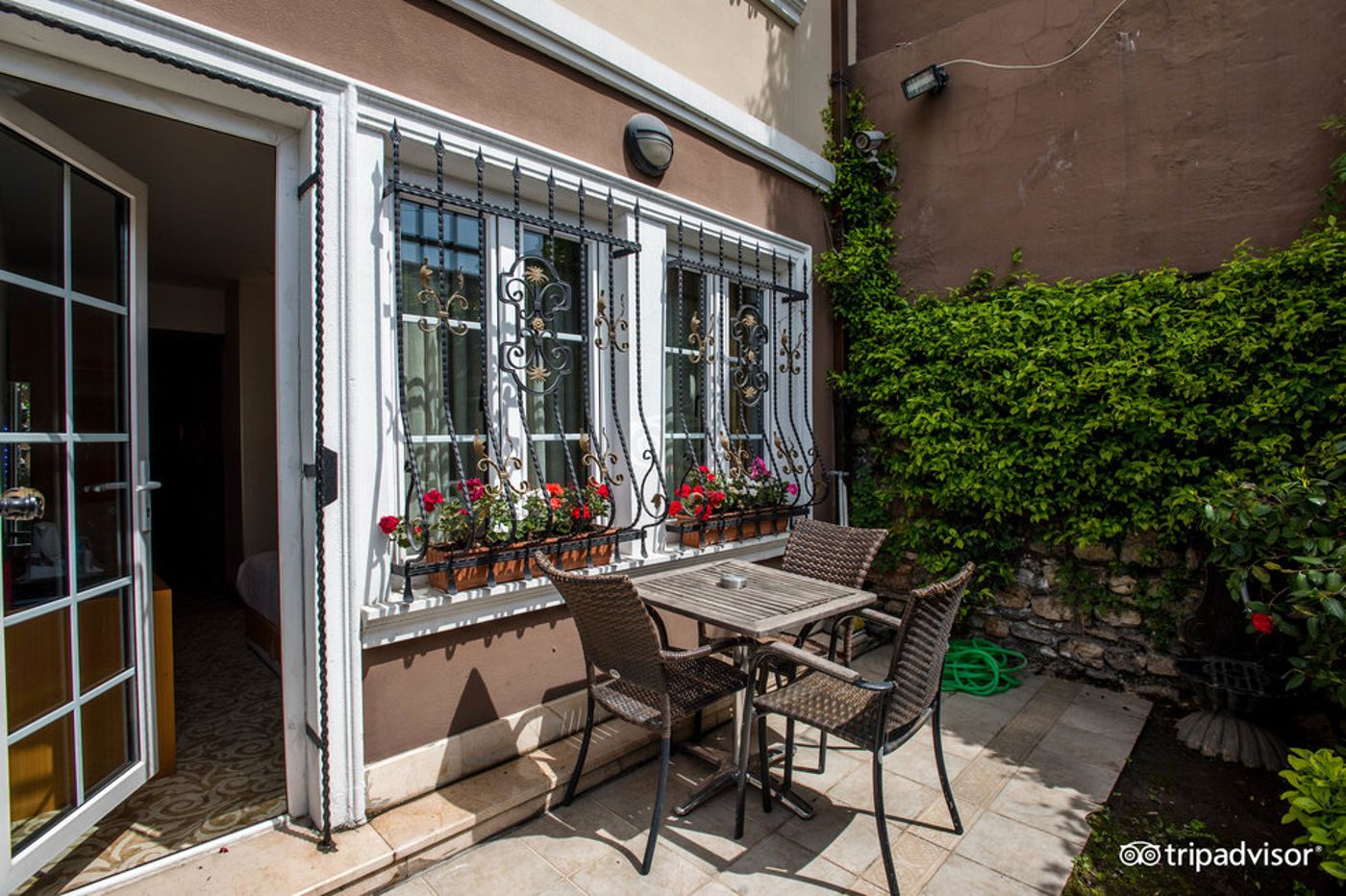 Almina-Hotel-Istanbul-Room-2