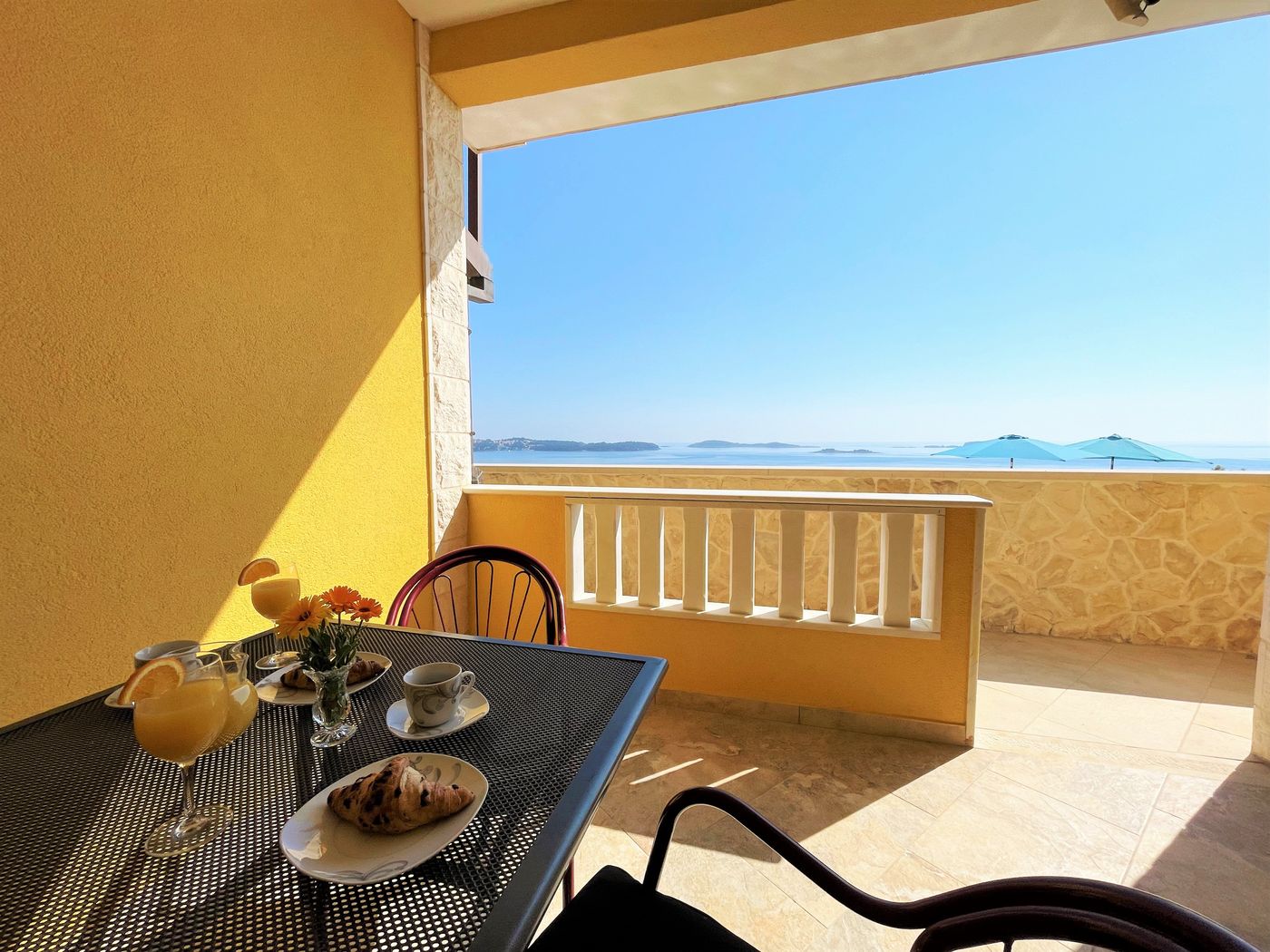 Villa-Sunset-Room-95