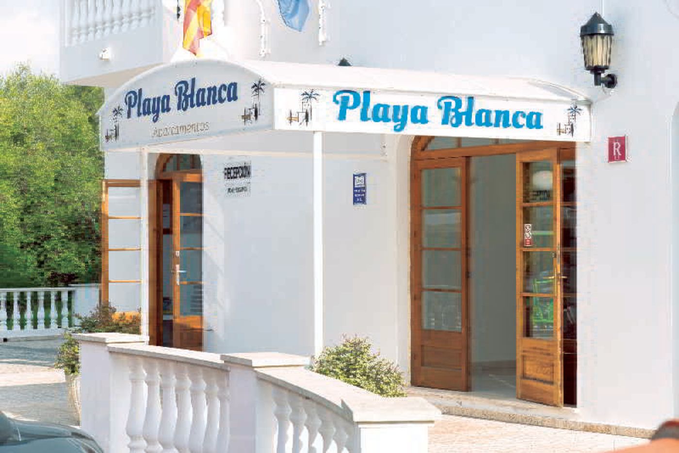 Apartamentos-Mar-Blanca-Lobby-17