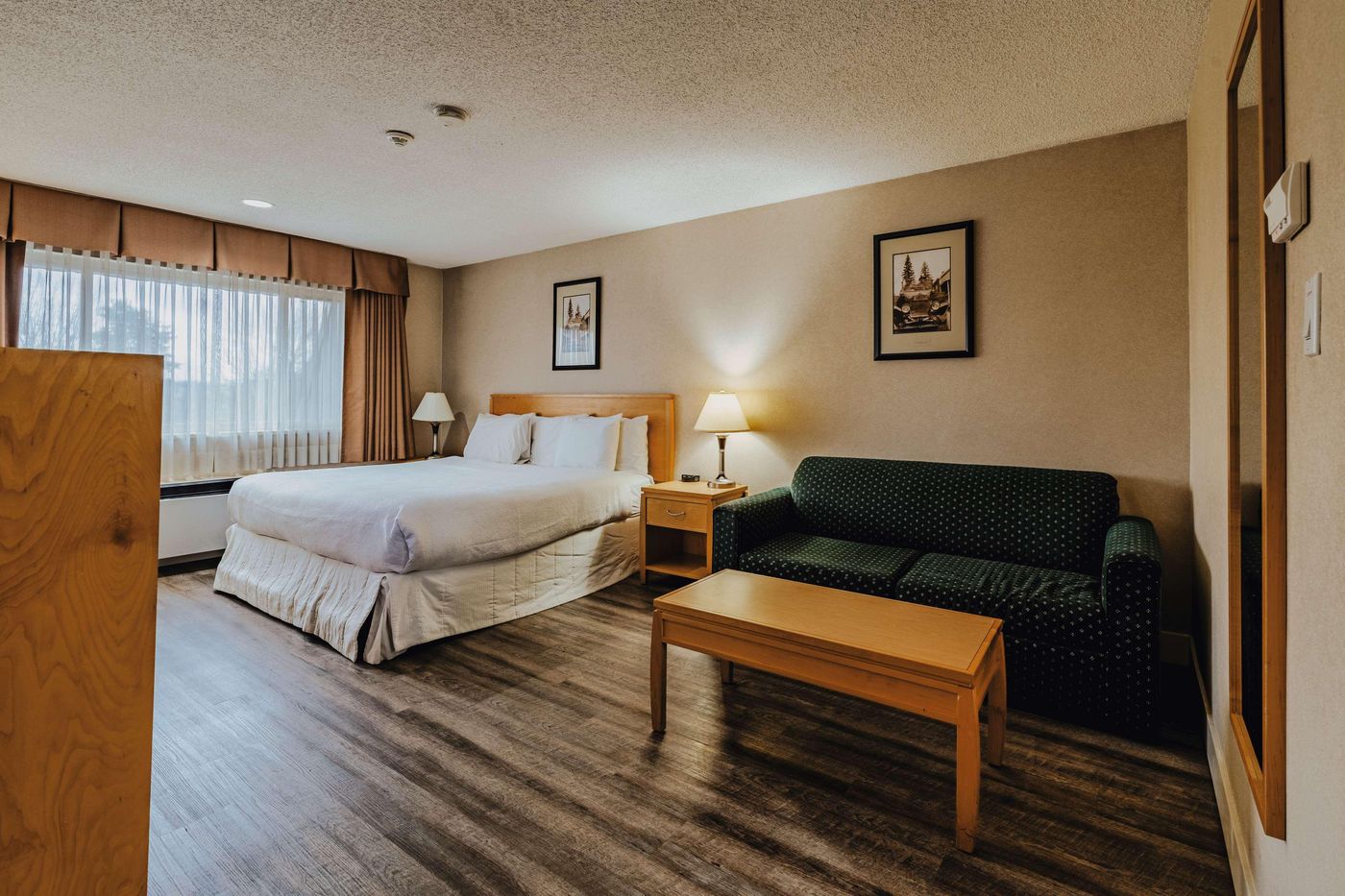 SureStay-Plus-Hotel-by-Best-Western-Coquitlam-Room-22